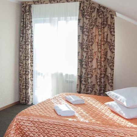 Hôtel Veles à Brovary Extérieur photo