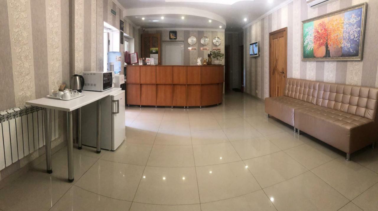 Hôtel Veles à Brovary Extérieur photo