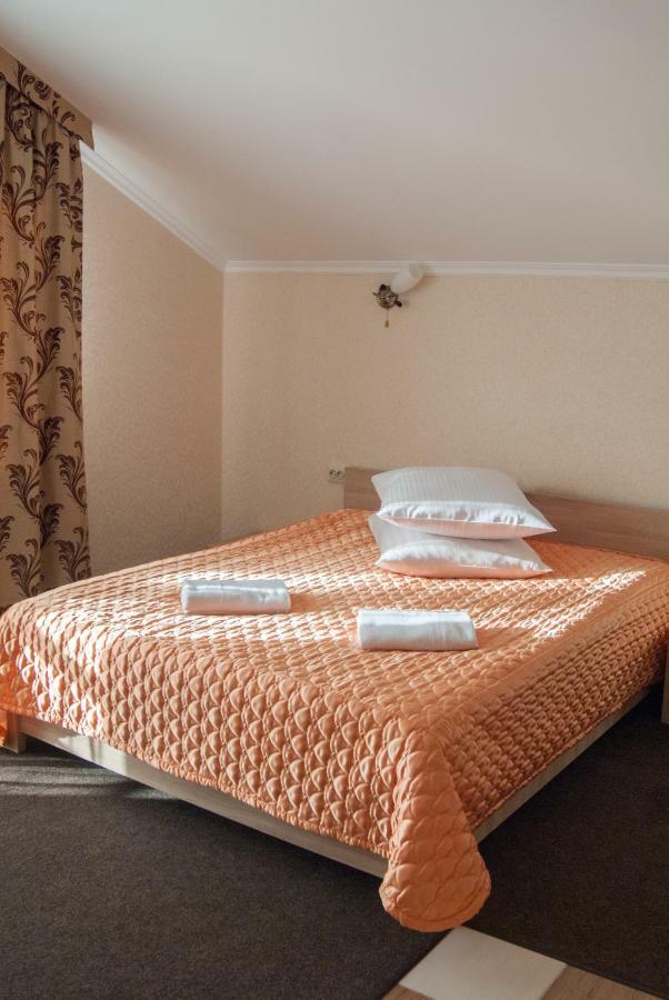 Hôtel Veles à Brovary Extérieur photo