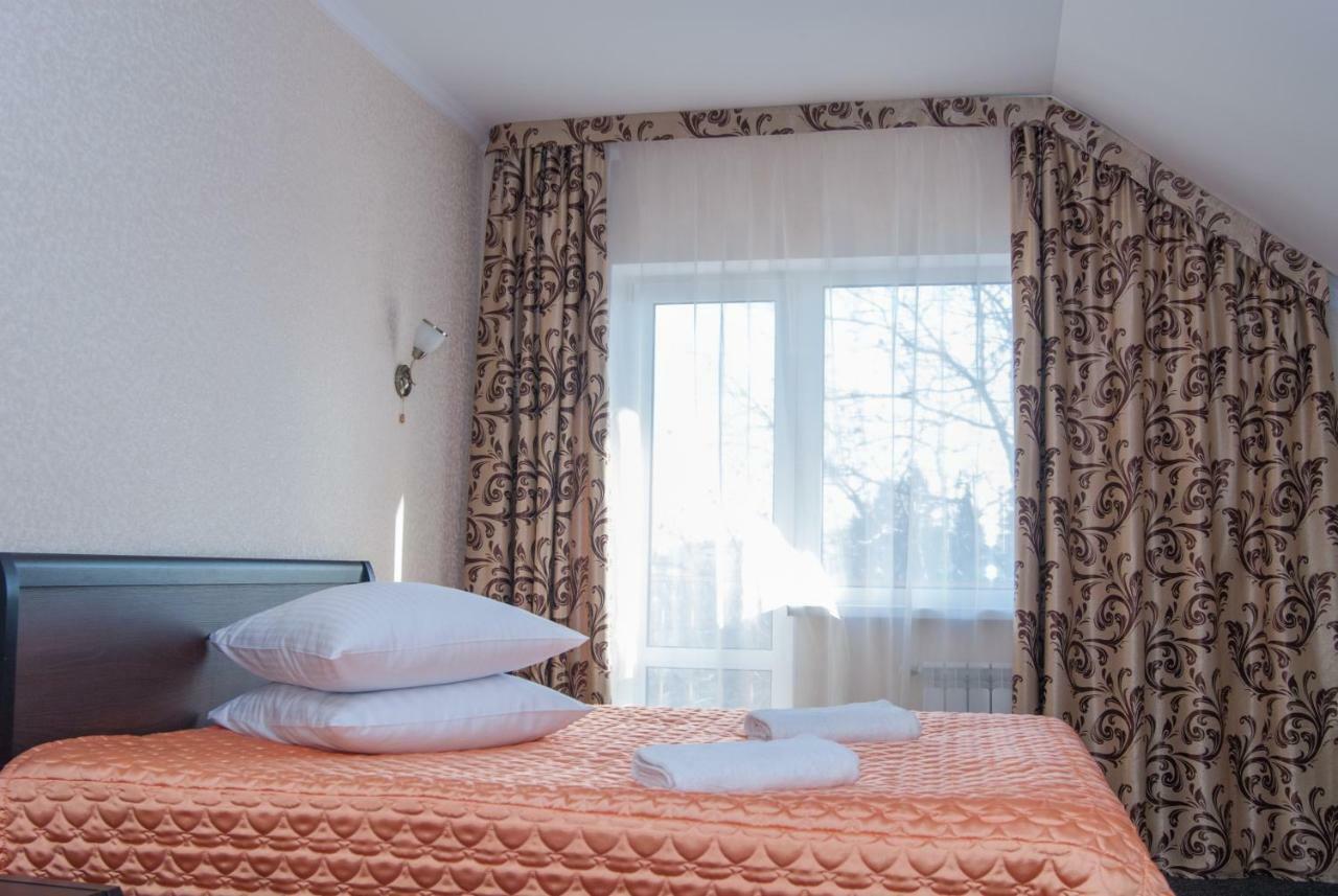 Hôtel Veles à Brovary Extérieur photo