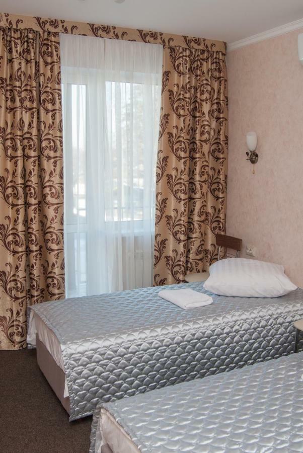 Hôtel Veles à Brovary Extérieur photo