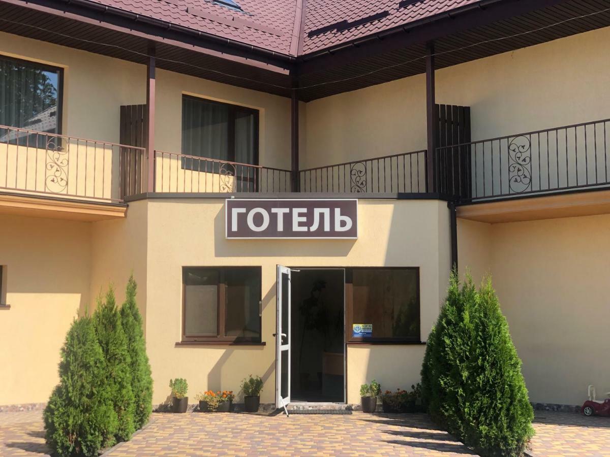 Hôtel Veles à Brovary Extérieur photo