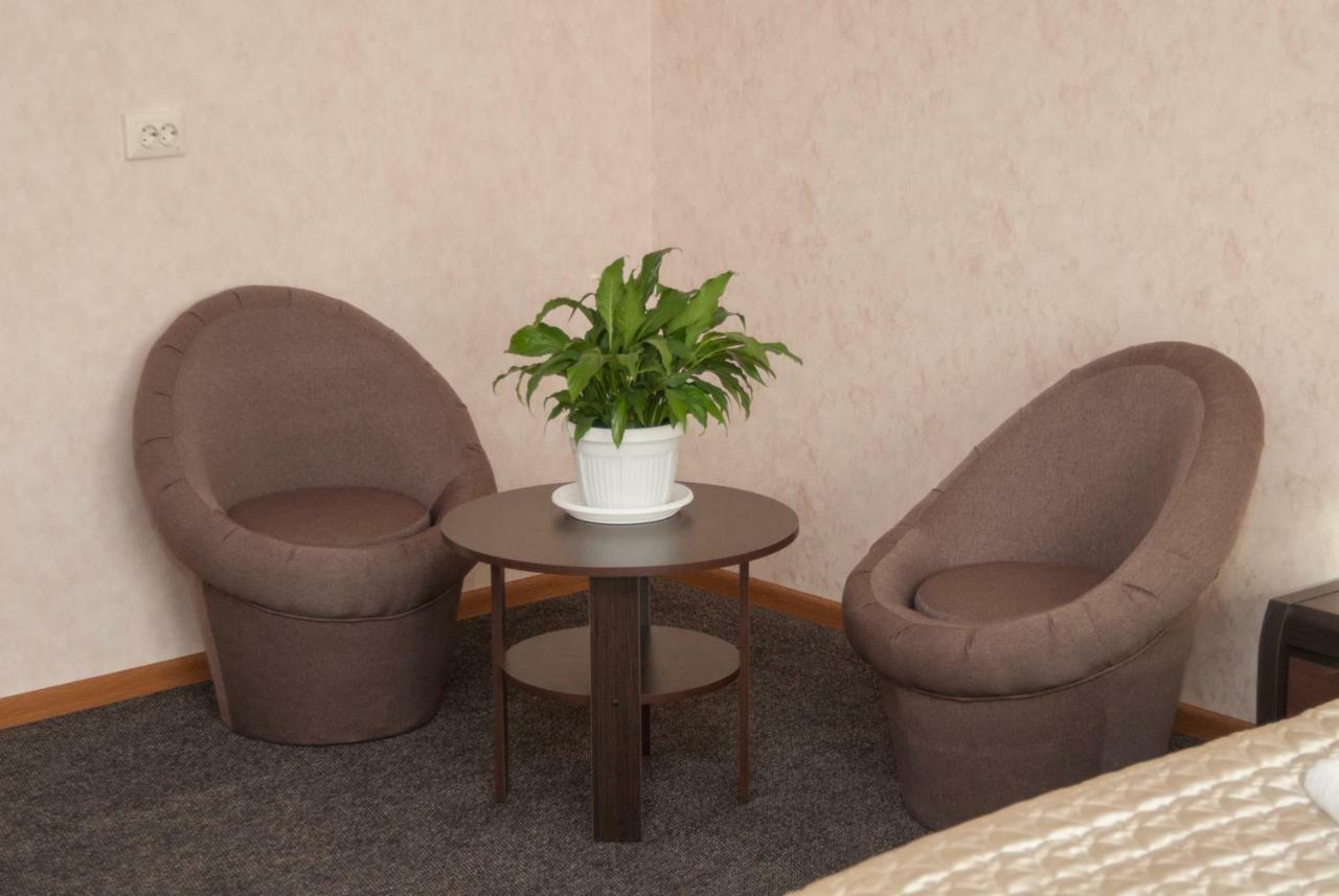 Hôtel Veles à Brovary Extérieur photo