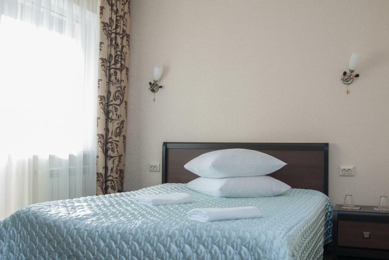 Hôtel Veles à Brovary Extérieur photo
