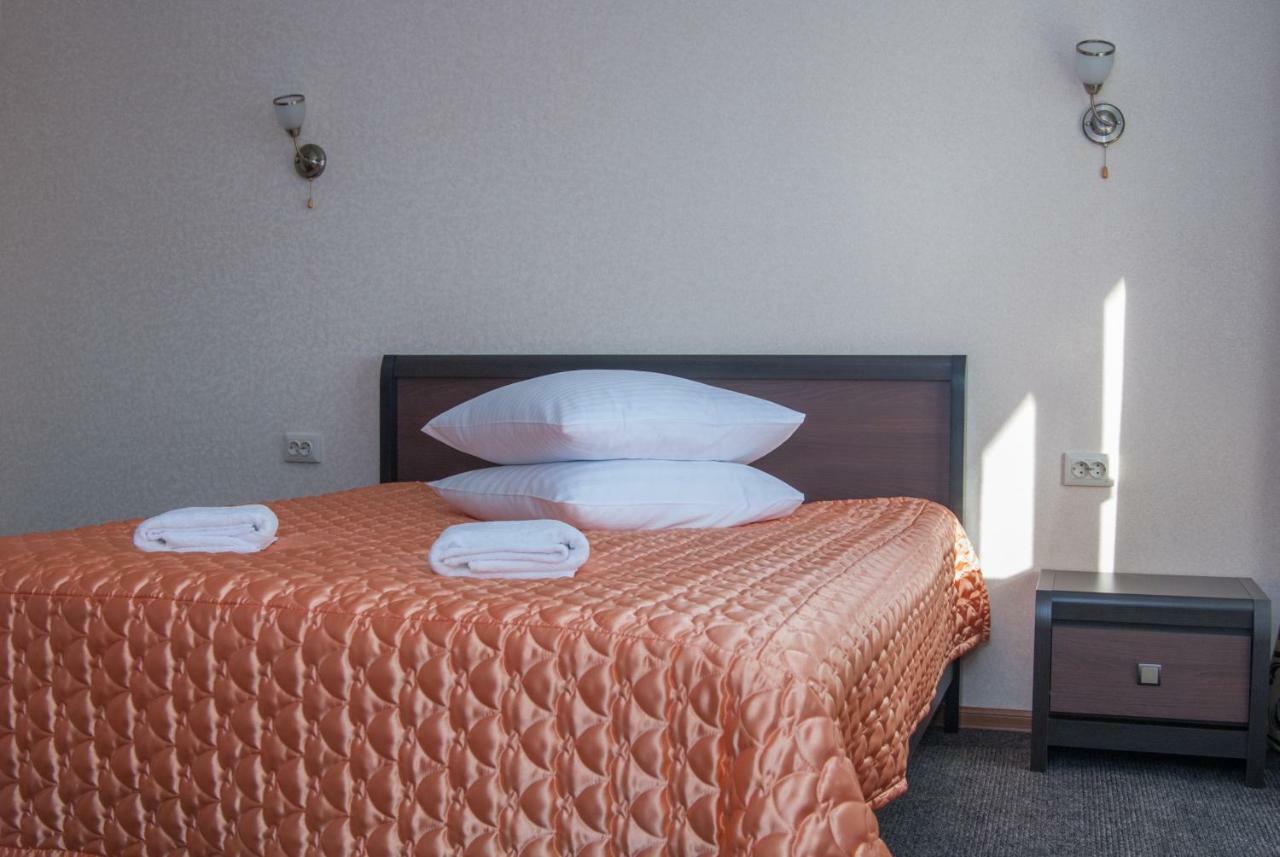 Hôtel Veles à Brovary Extérieur photo